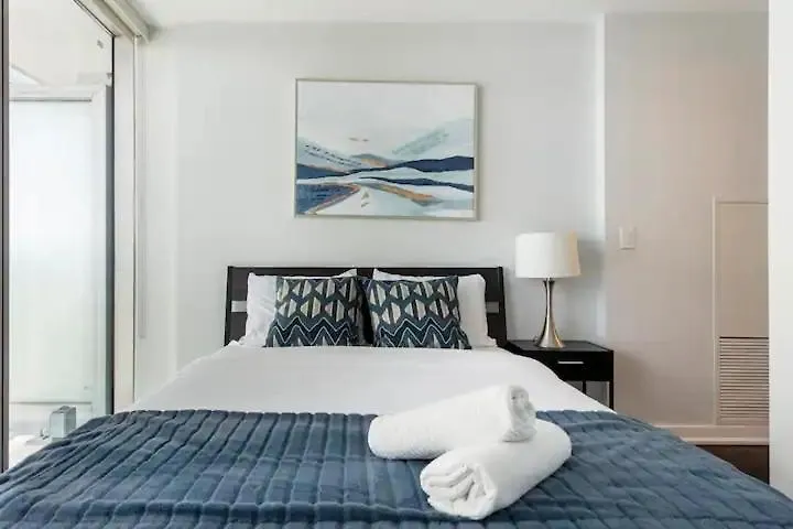 Apartment Luxury Lake View & City View - One Free Parking Toronto Canada