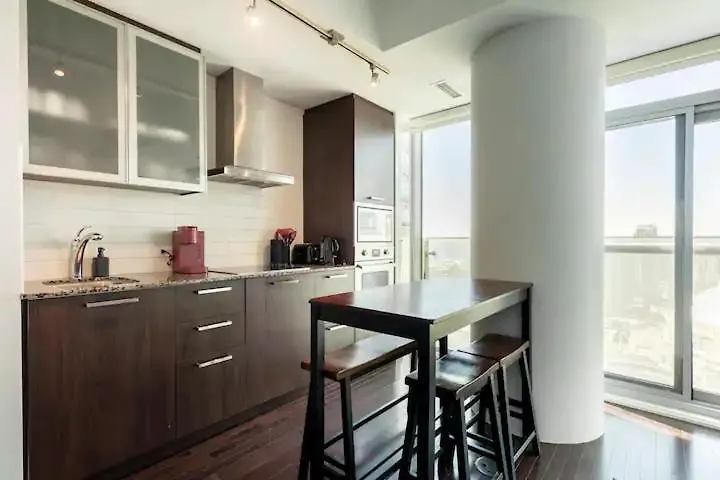 Luxury Lake View & City View - One Free Parking Toronto