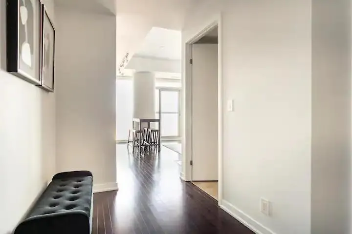 Luxury Lake View & City View - One Free Parking Toronto Apartment