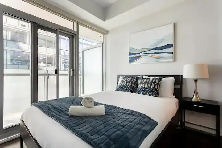 Luxury Lake View & City View - One Free Parking Toronto Apartment
