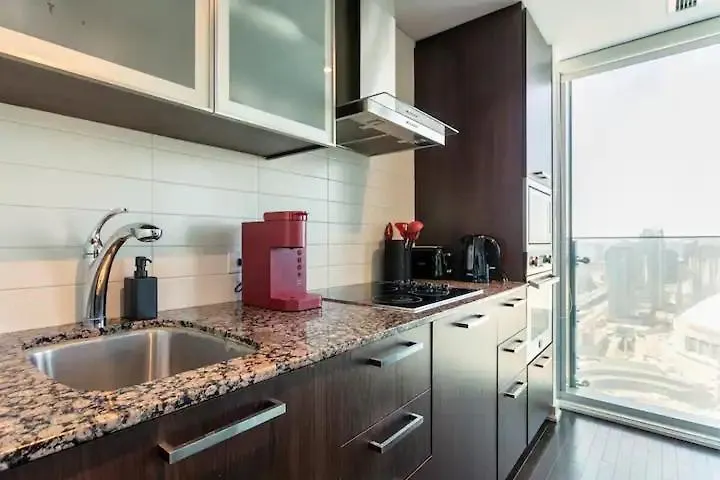 Luxury Lake View & City View - One Free Parking Toronto Canada